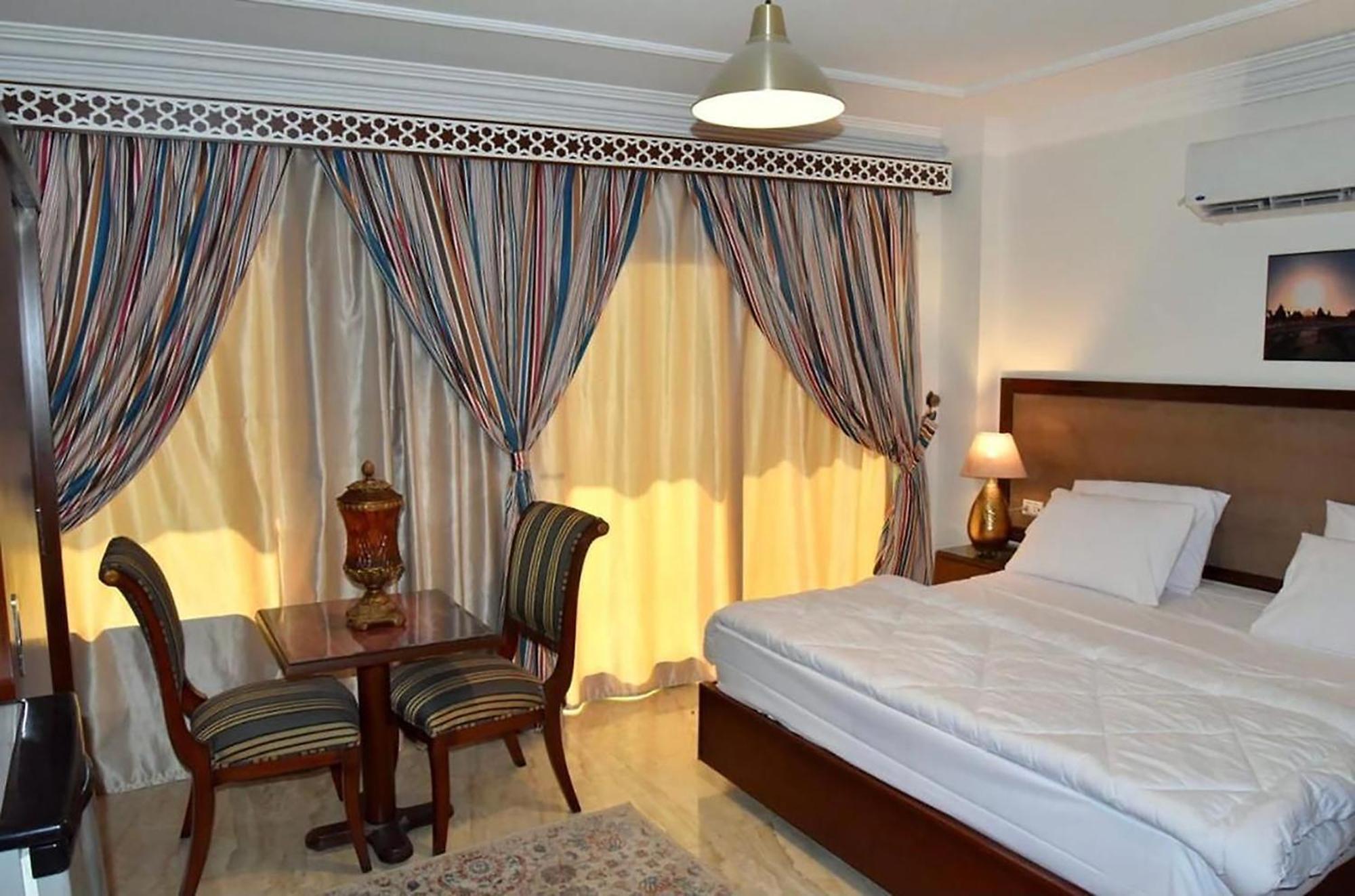 El Aida Pyramids View Hotel Kafret el-Gabal Eksteriør billede